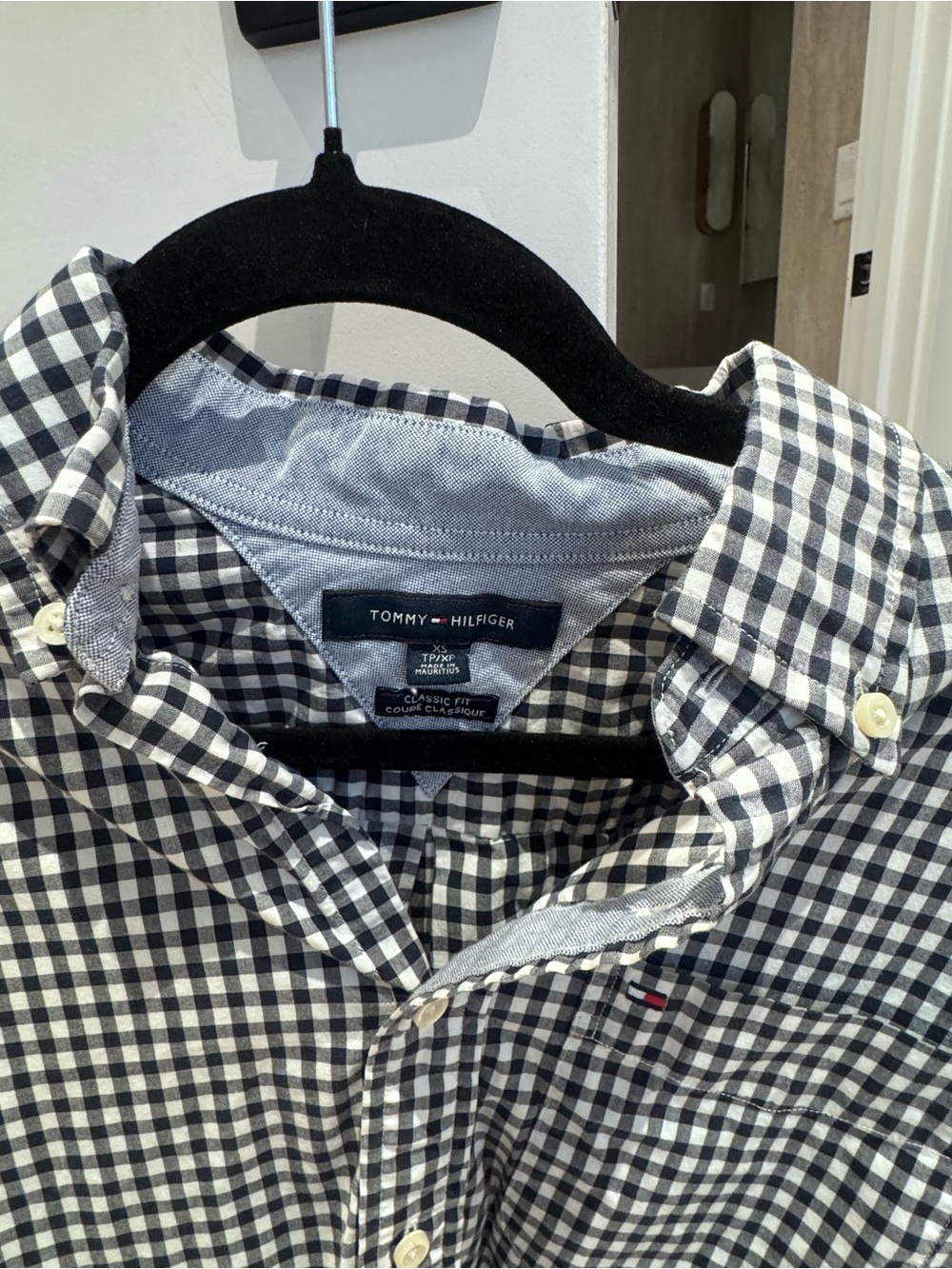 Tommy hilfger button down - Picture 2 of 3